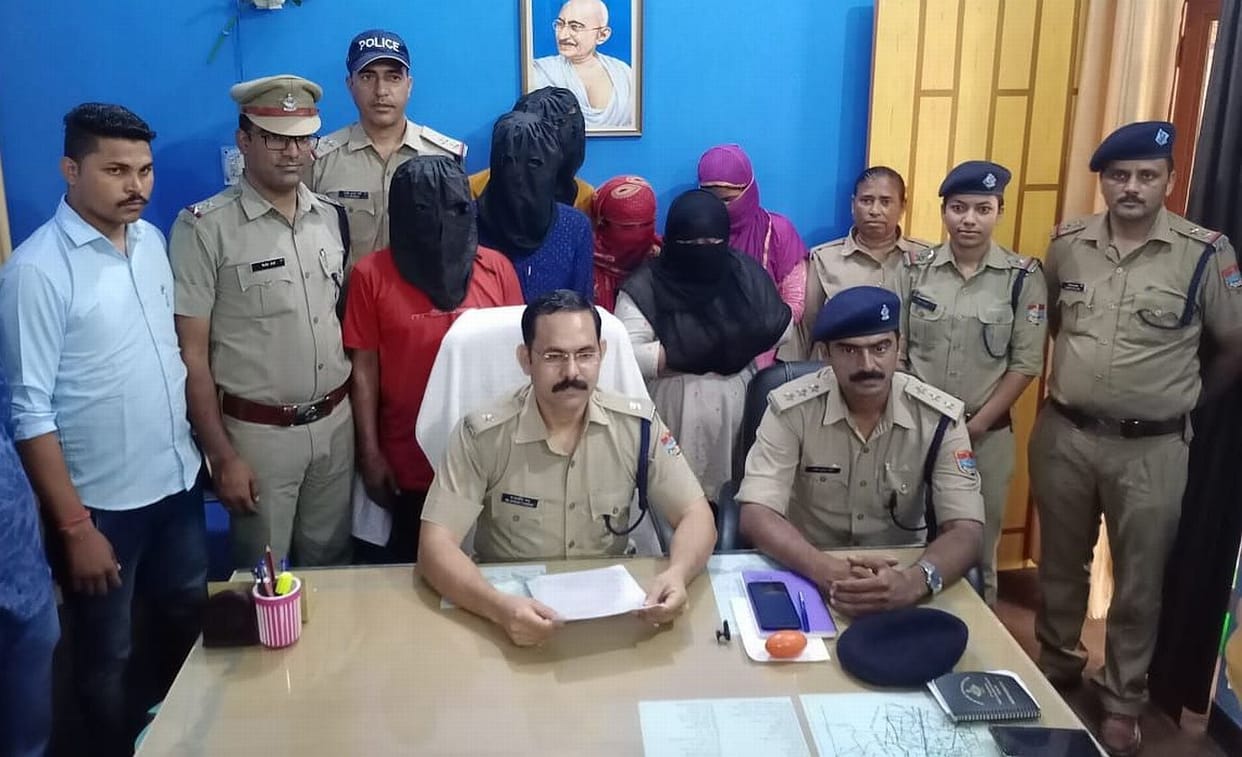 Six arrested including two couples with smack of millions