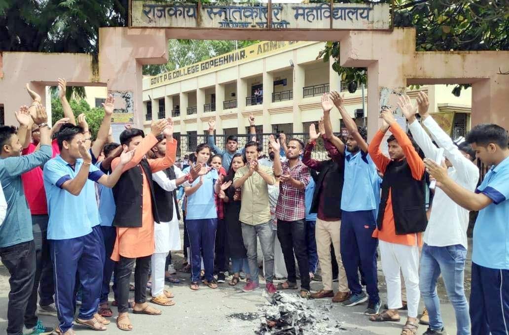 B.Ed. students burnt the patriarch's effigy