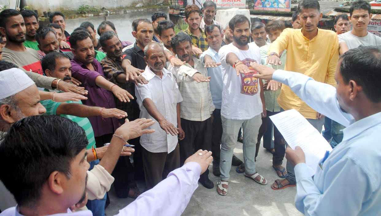 Oath administered to traders for plastic free uttarakhand