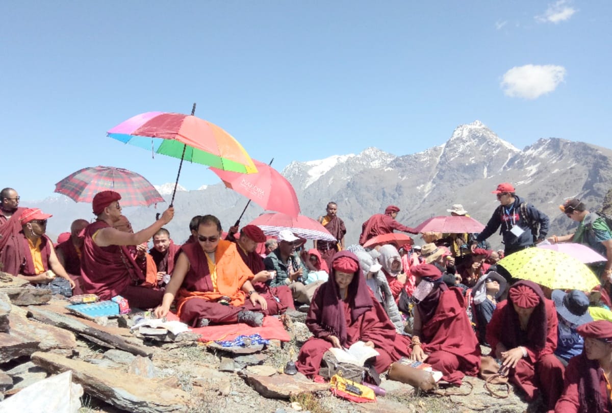 Five thousand Buddhist followers made a walk around this peak of 4400 meters in himachal