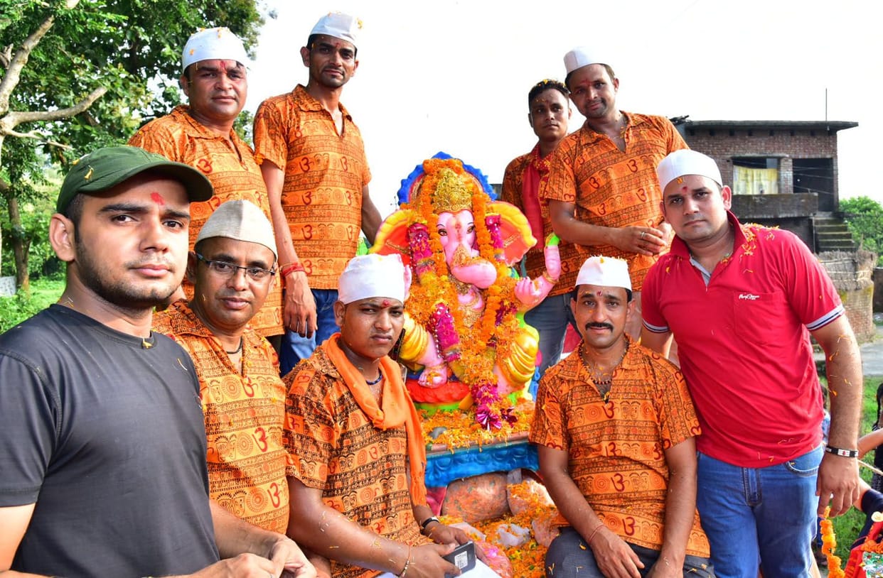 Hundreds of Ganpati idols immersed in Ganga Maiya