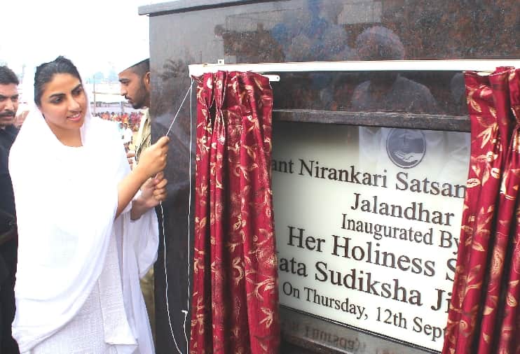 Satguru Mata Sudiksha Given Message Of Humanity In Pathankot