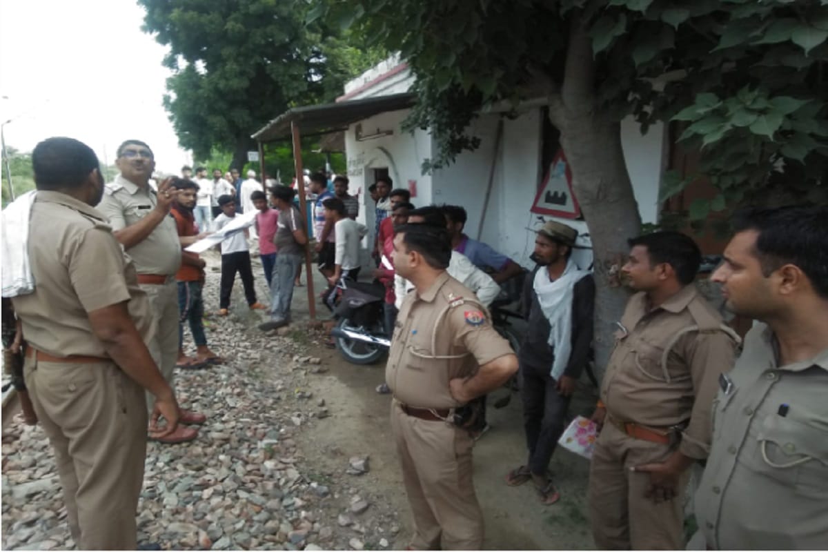 Meerut News: Two man died by train in Partapur of Meerut district