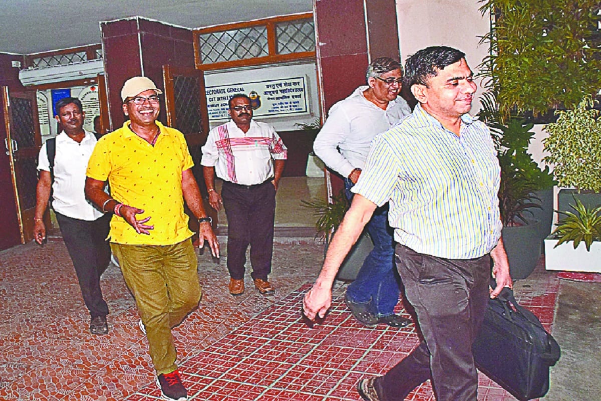 CBI arrested superintendent of CGST office in case of taking bribe at Meerut