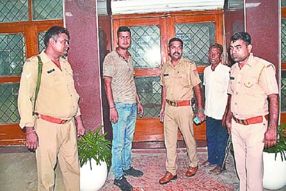 Meerut news, CBI sent to jail superintendent of CGST office in case of taking bribe