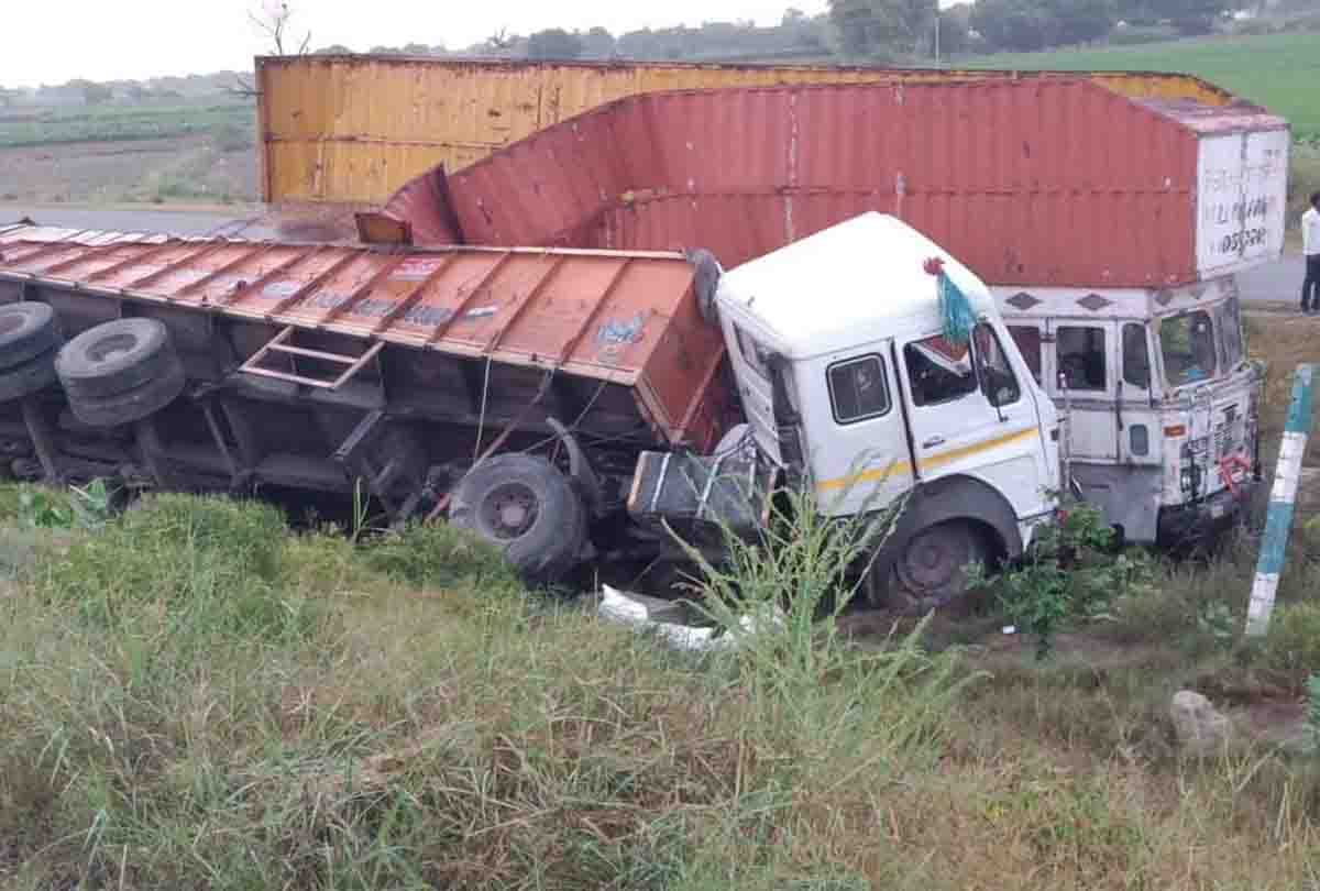 accident on agra lucknow expressway and two died