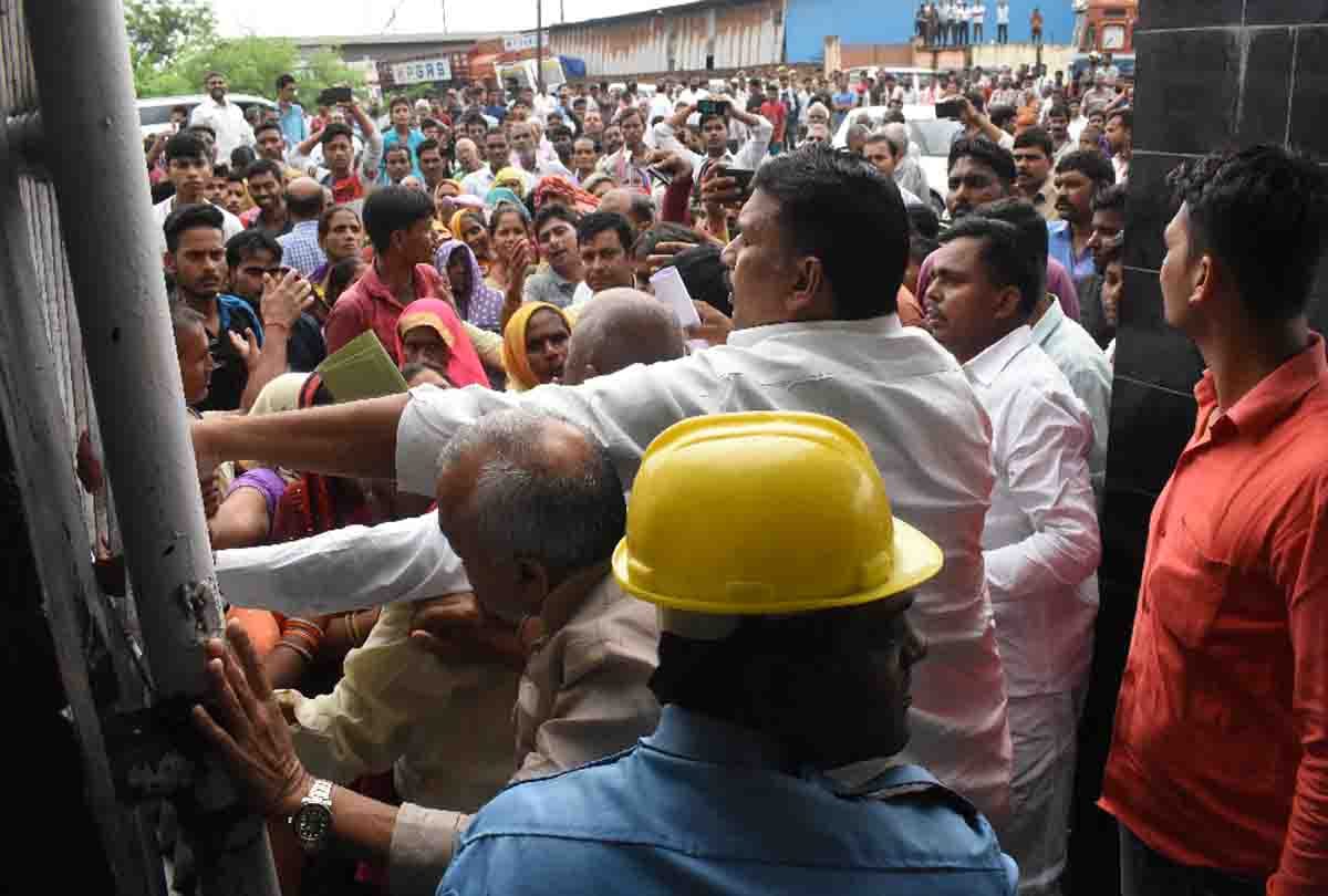 Demand to remove display power lines on hp bottling plant for four hours