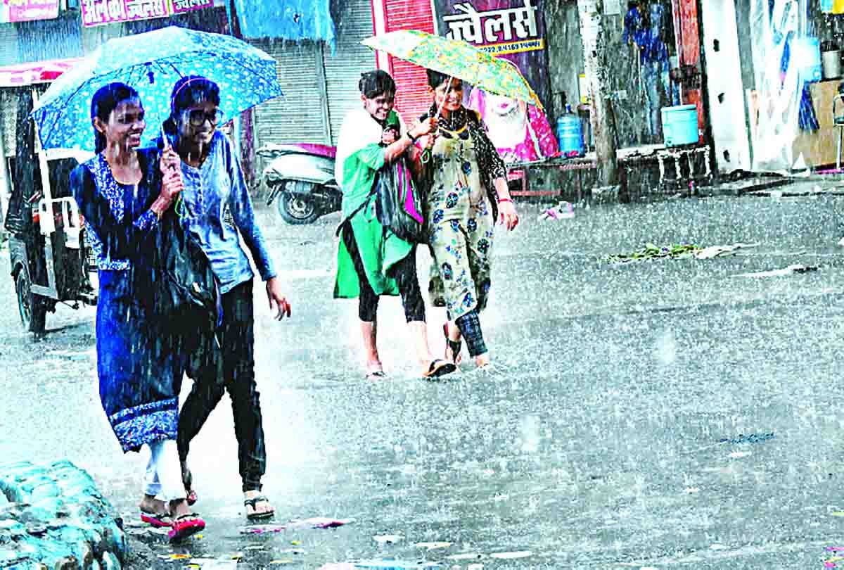Saavan departed in a unique way, weather became pleasant