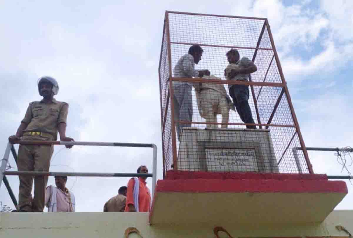 Anarchists fragmented Bapu's statue
