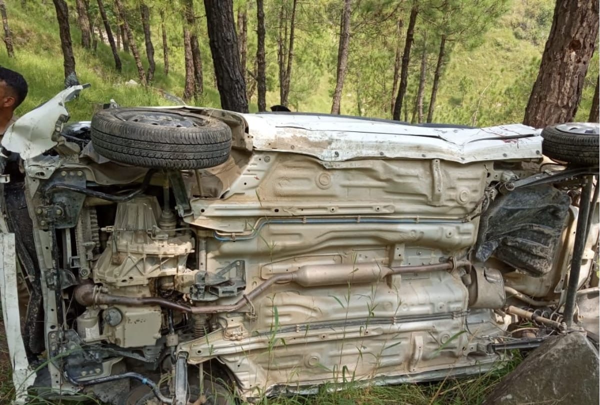 teacher killed in accident two injured mandi himachal pradesh