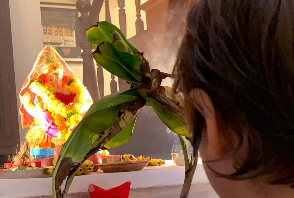 shah rukh khan done ganesh pooja and visarjan he share photo on social media