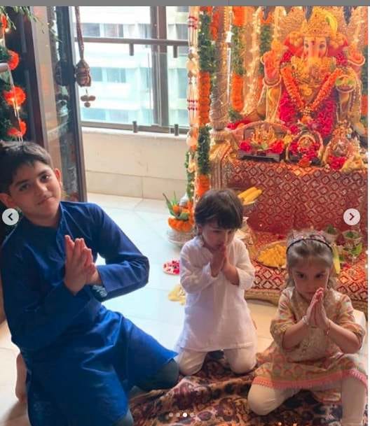 shah rukh khan done ganesh pooja and visarjan he share photo on social media