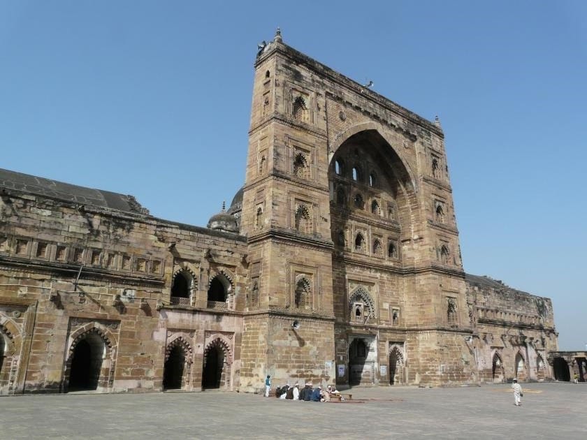 The buildings are magnificent, the tourist is still impoverished