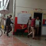 जांच करते पुलिस व एटीएस के लोग।