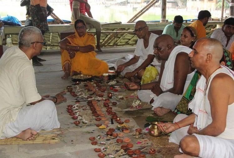 Pitru Paksha 2023: सर्वपितृ अमावस्या पर सूर्य ग्रहण का साया! ना करें ये काम, जानिए श्राद्ध कर पाएंगे या नहीं