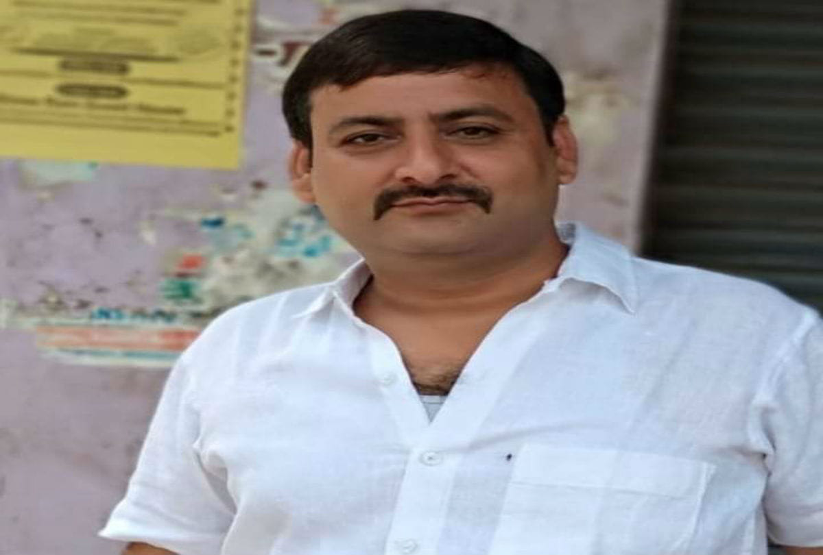 Textile trader dies in road accident on agra lucknow expressway