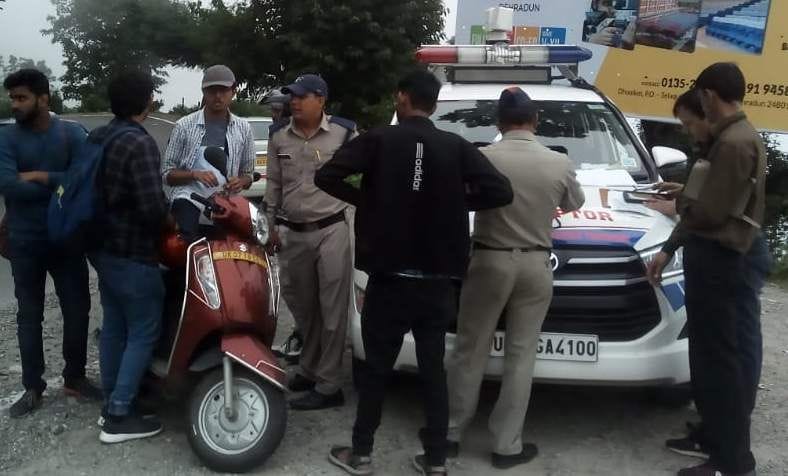 Five vehicle seas, 60 challans for non-acceptance of new rules