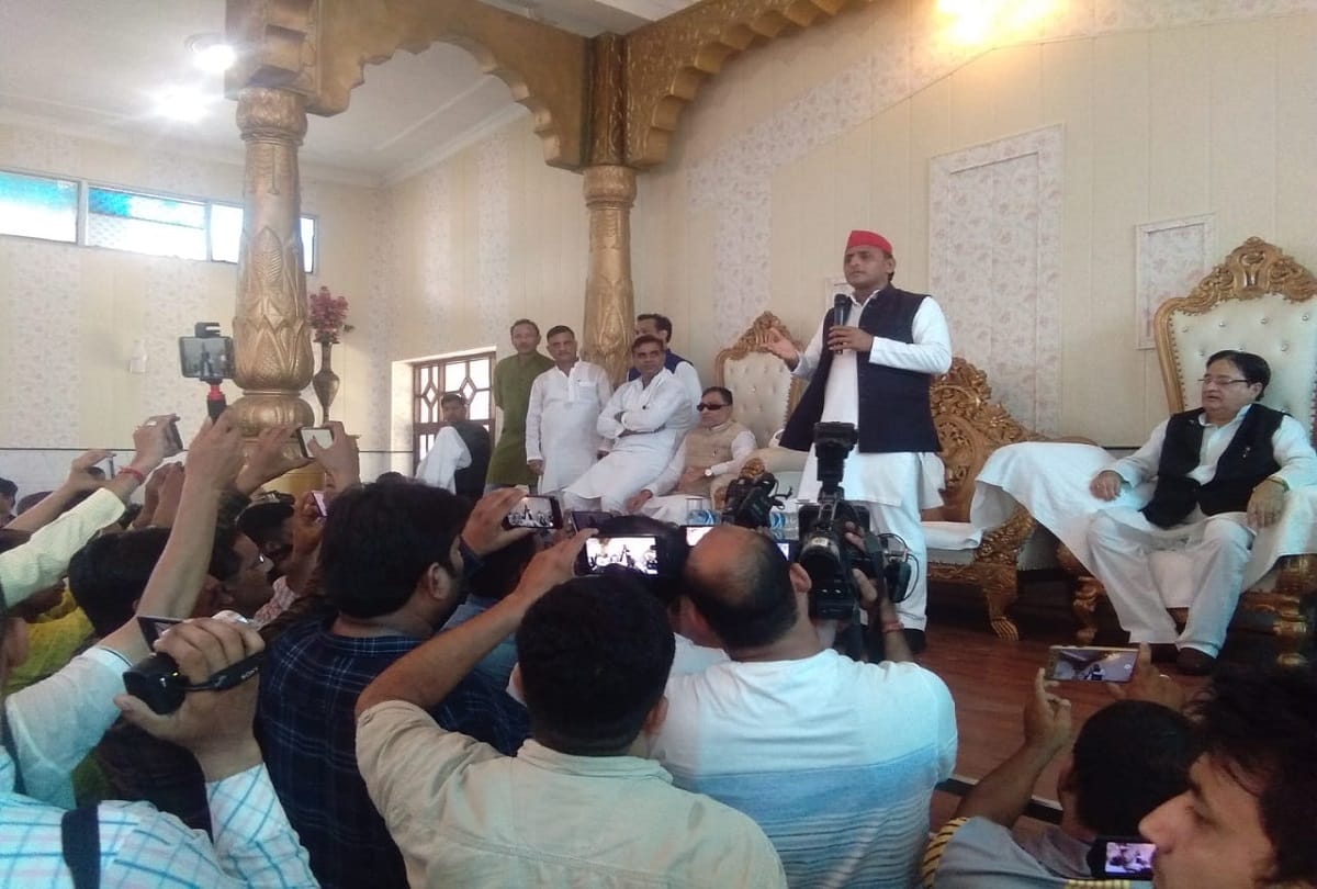 Akhilesh Yadav reached Azam Khan Humsafar Resort in Rampur