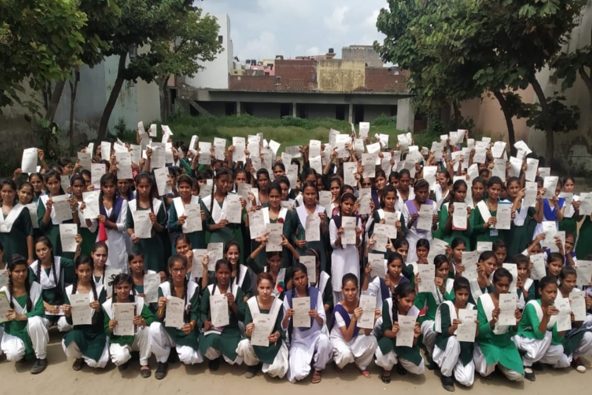 Aparajita 100 million Smiles: Students participated in several competition in Muzaffarnagar