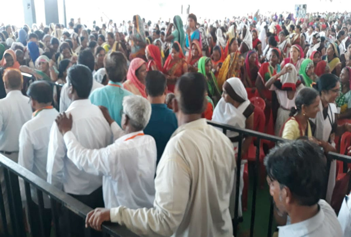 Sahiyas go on indefinite strike in Jharkhand After contractual health employees