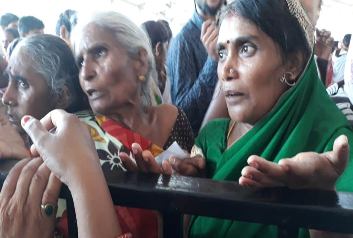 asha workers created ruckus in Yogi Adityanath program In firozabad