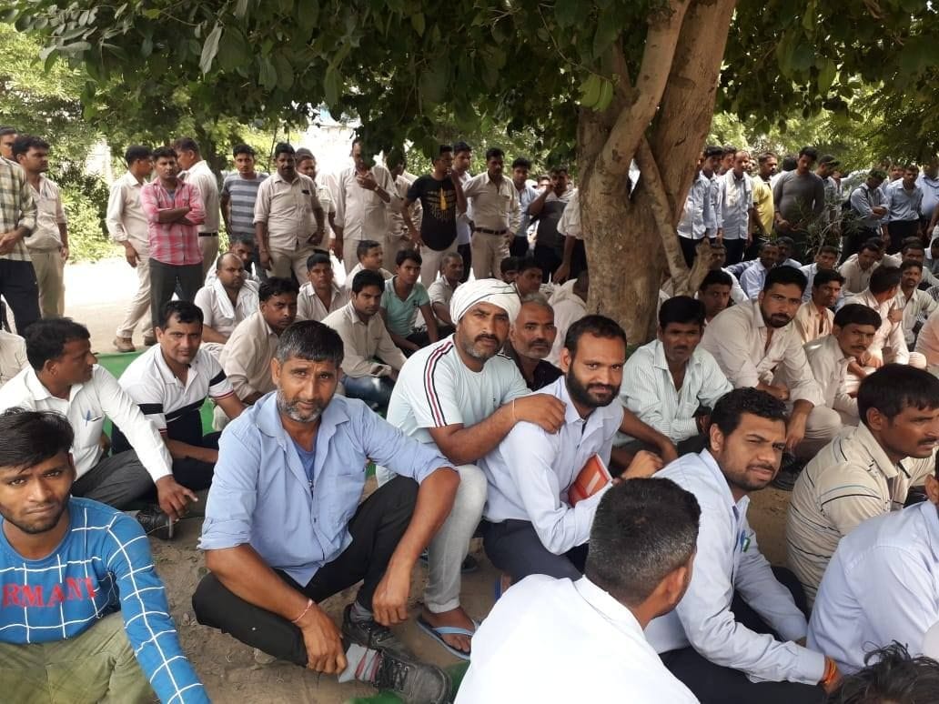 demonstration when worers leave company
