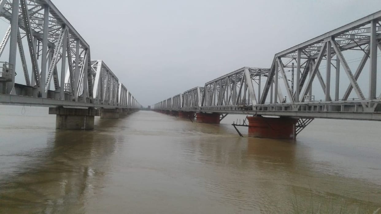 Ghaghra reached 13 cm above red mark, stir