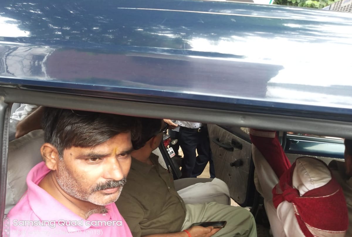 Congress leader arrested over meet to CM Yogi