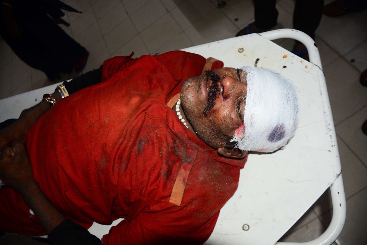 people beat a man as child thief in varanasi