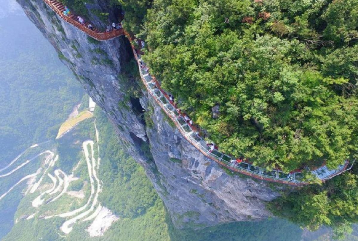 Dangerous bridge in the world Coiling Dragon Cliff Skywalk China Glass bridge