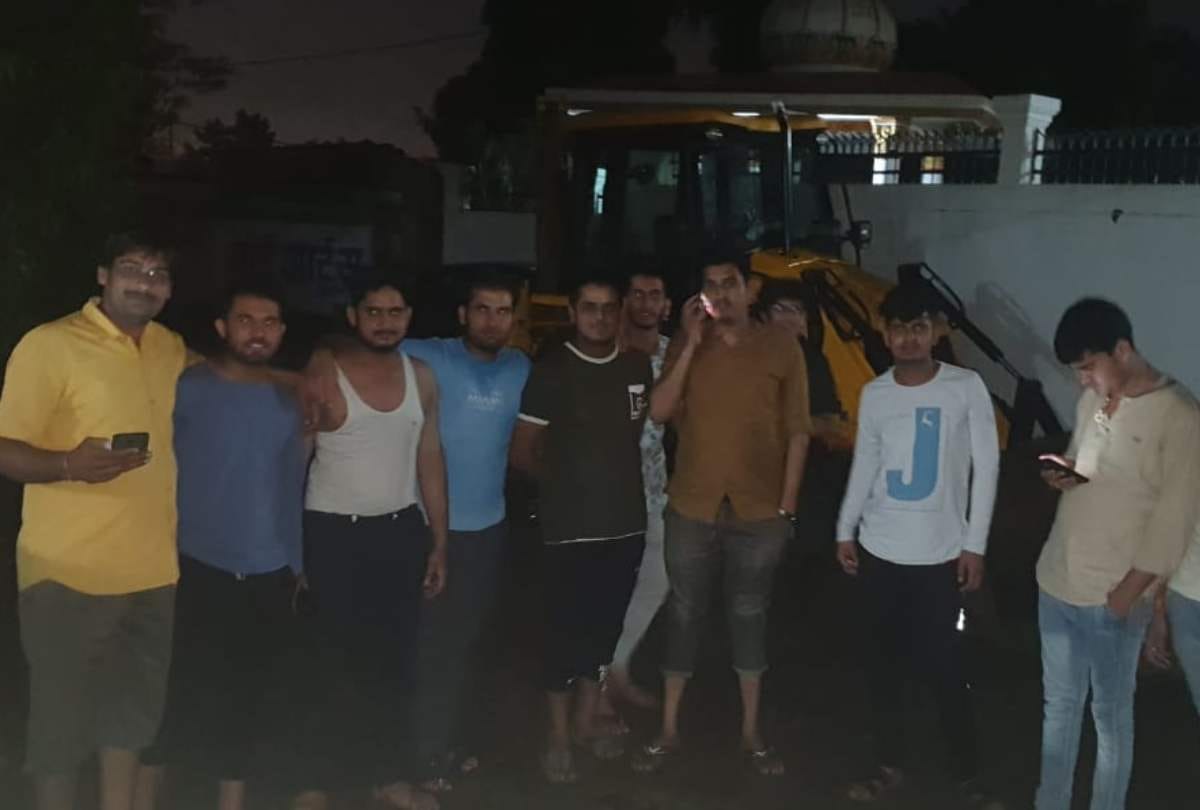Earthquake tremors in Neelbad, Bhopal, people came out from homes
