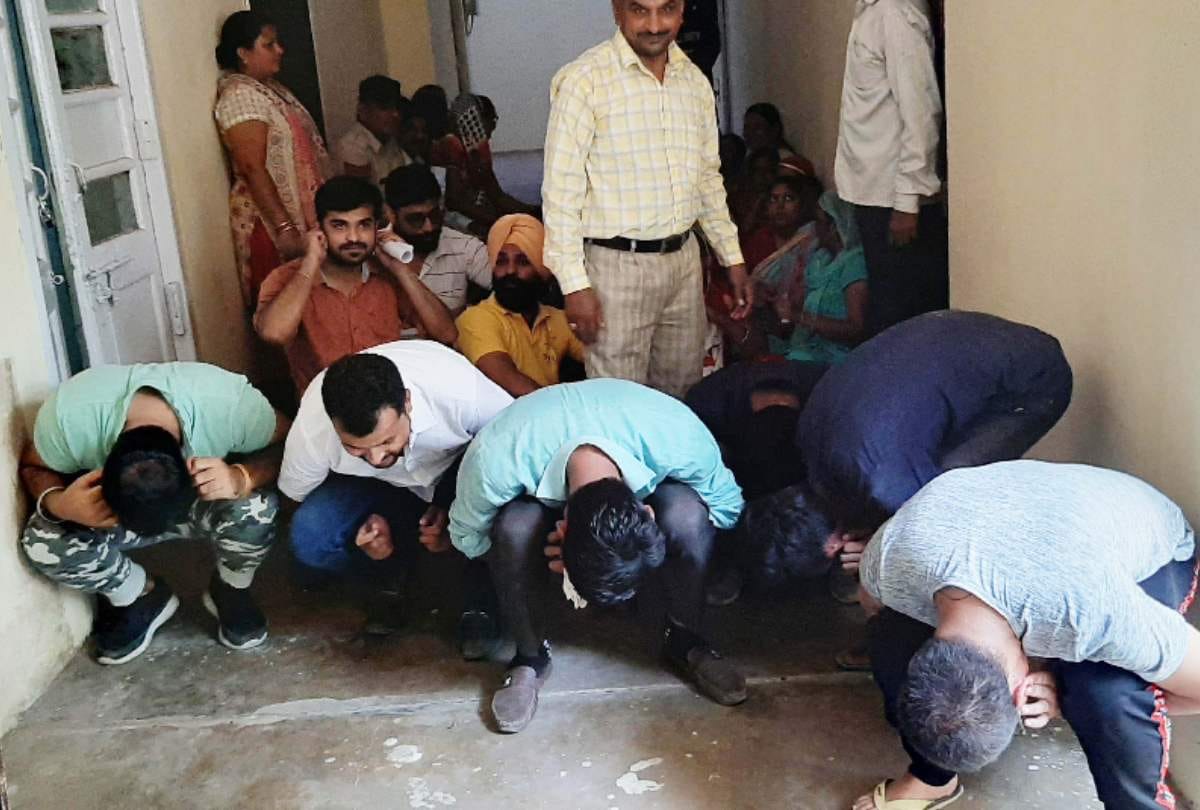 Faridabad people became cock hen in front of officers to get their work complete