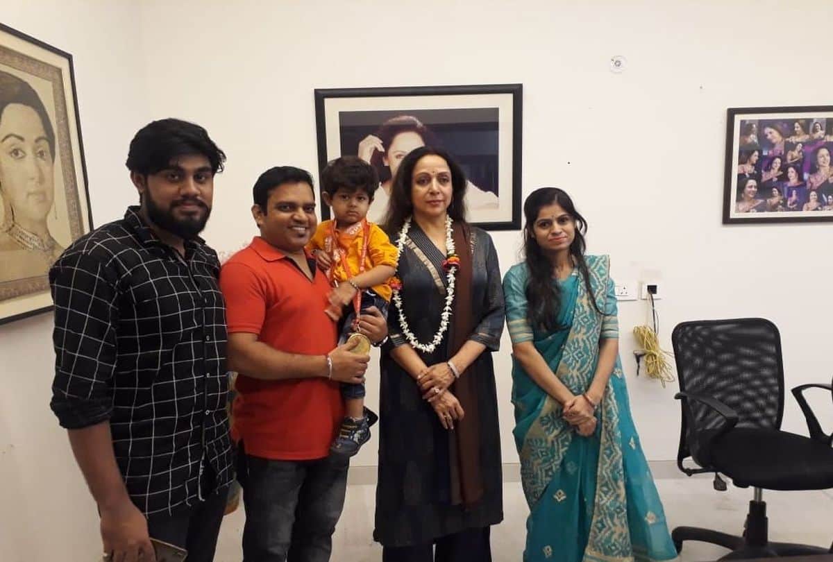 Mathura BJP MP Hema Malini impressed by three year old Guru Upadhyay talent