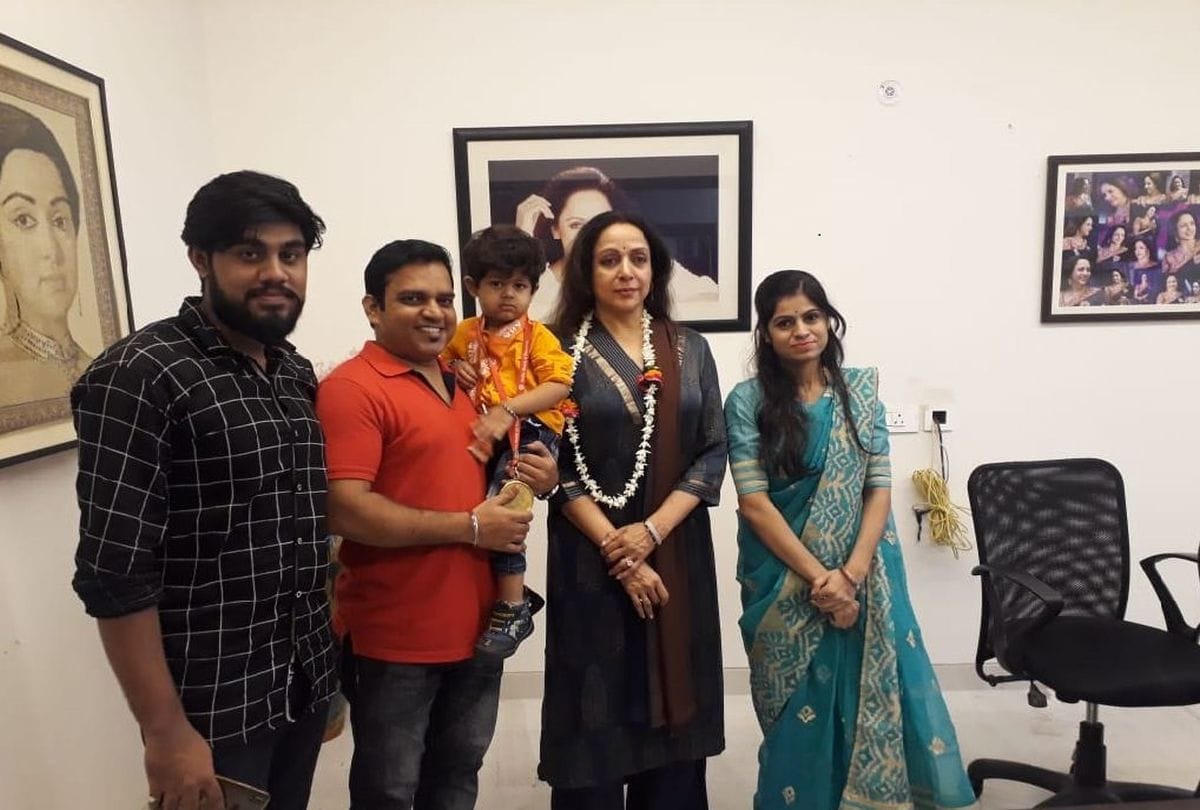 Mathura BJP MP Hema Malini impressed by three year old Guru Upadhyay talent