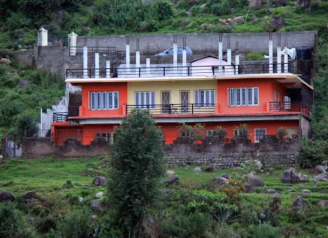 if you want visit himachal these are the low cost places