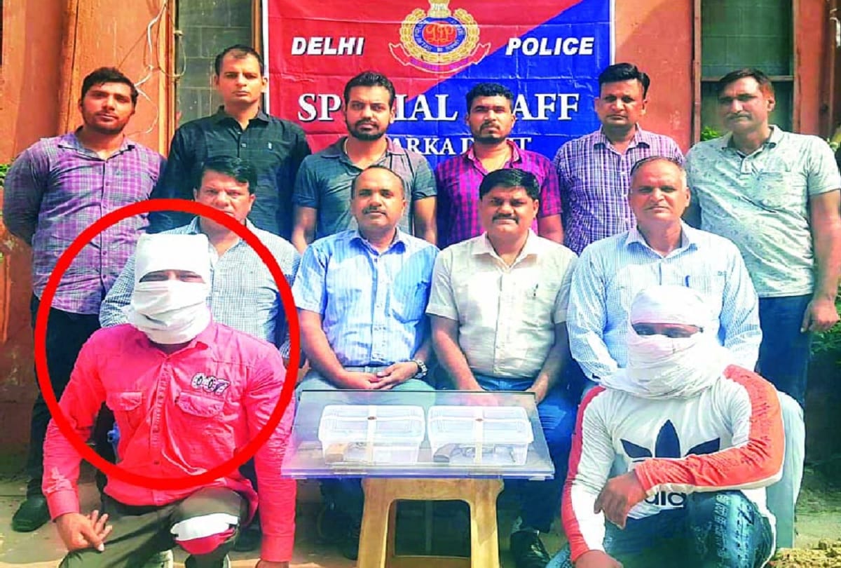 Police arrested miscreants James Bond along with his friend in delhi