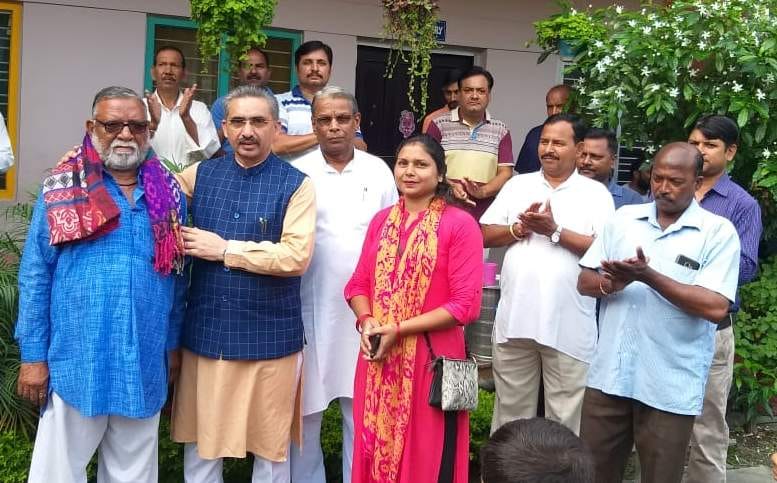 Mayor administered oath to children not to use plastic