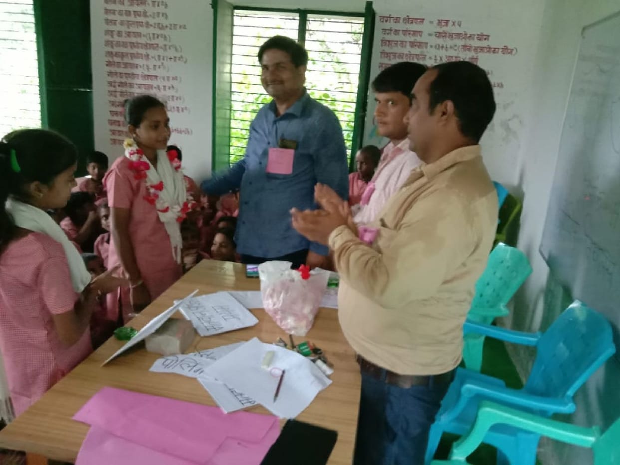 Manisha became Prime Minister and Ajmat as education minister