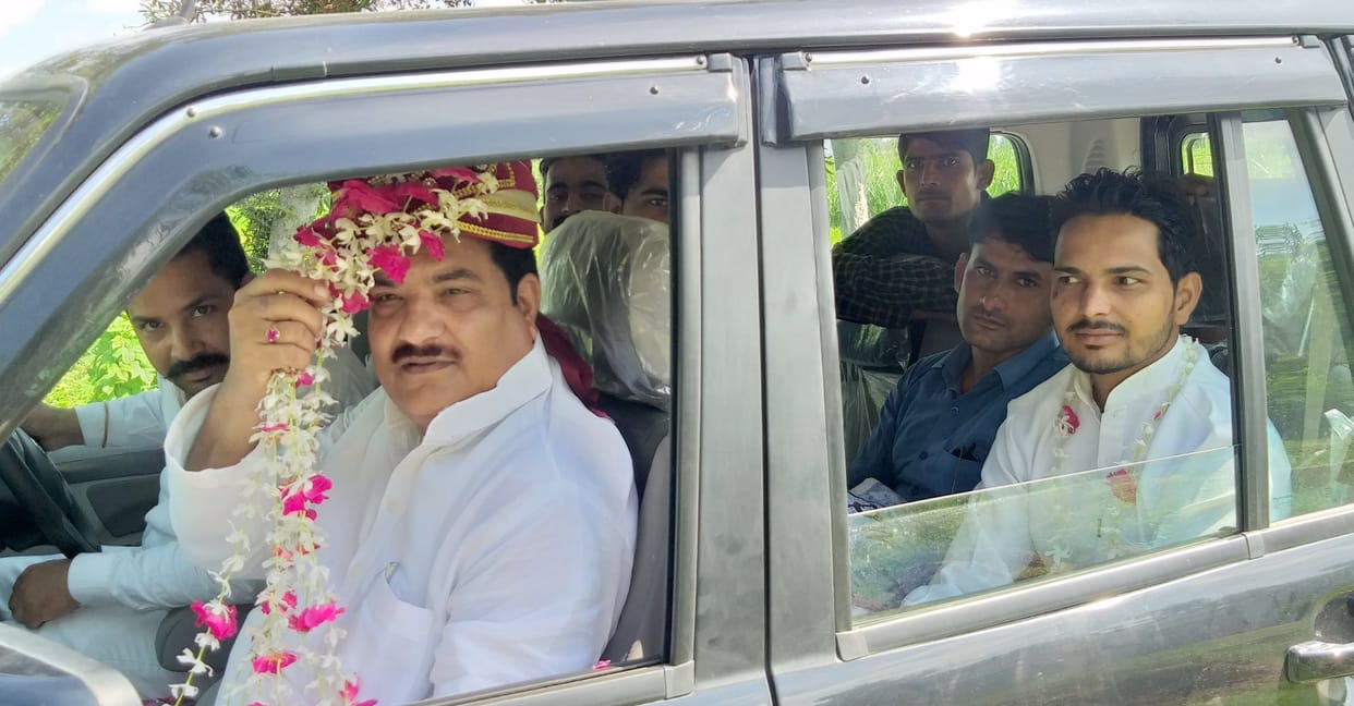 sp present make groom for going to rampur