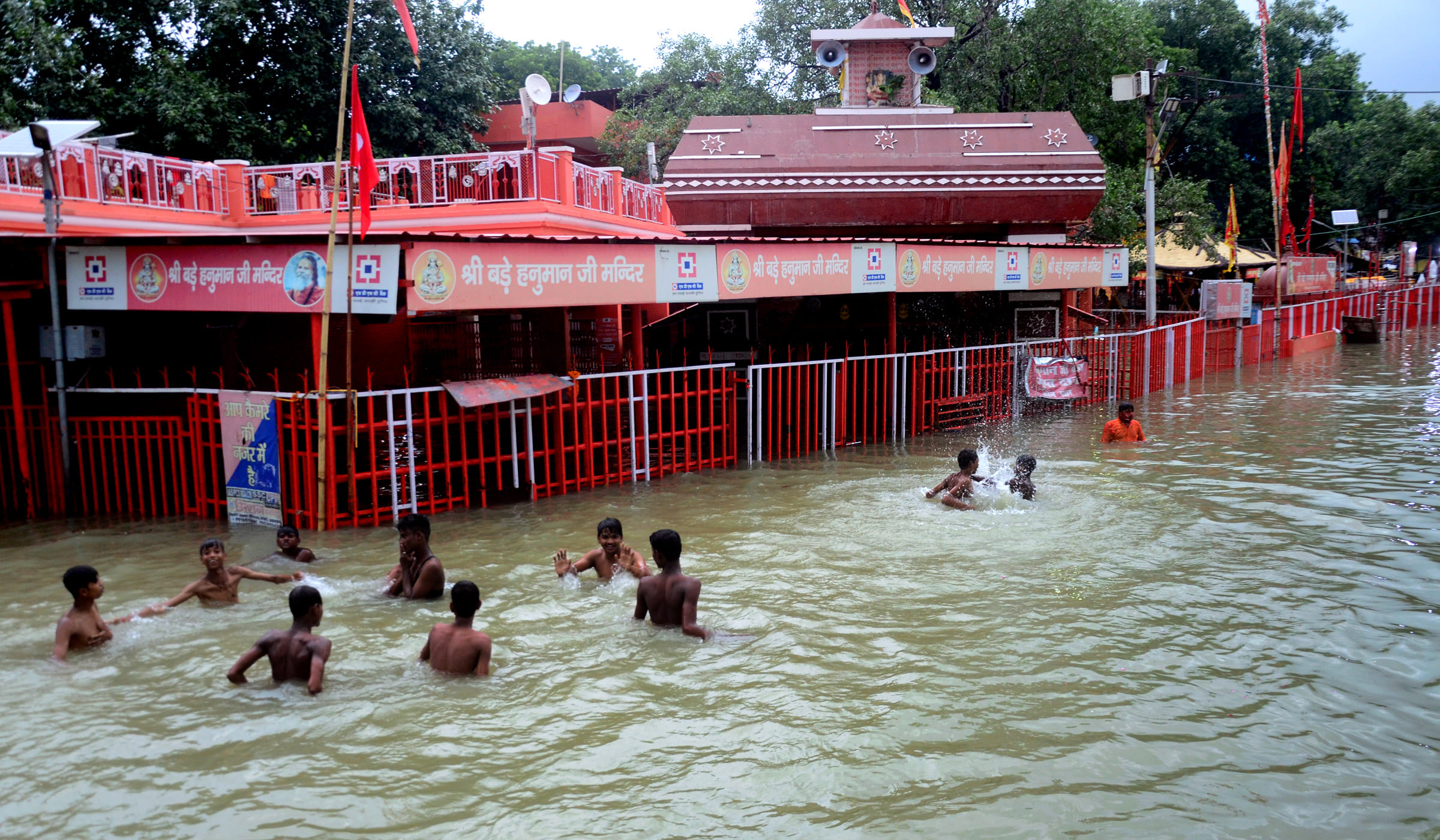 Rise in Ganga-Yamuna, flood threat on Prayagraj city