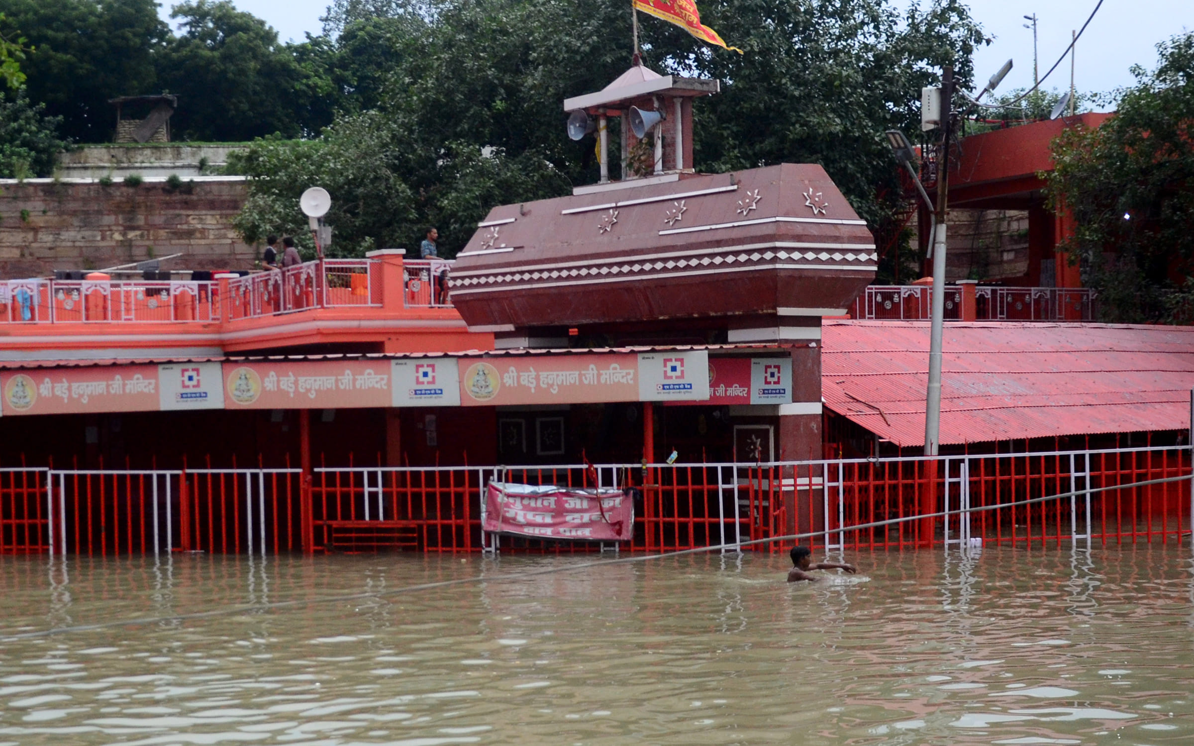 Rise in Ganga-Yamuna, flood threat on Prayagraj city