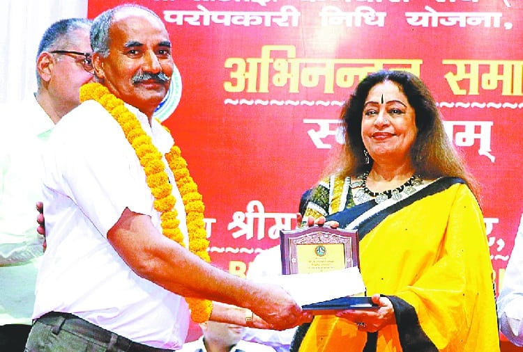 MP Kirron kher Joins PGI Chandigarh Retired Employees Farewell Ceremony