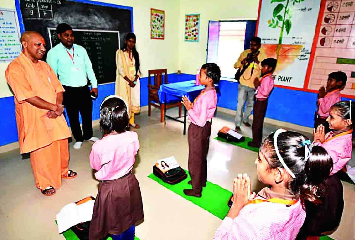 UP News: CM Yogi got Angry When the Lights Went Out in the Middle of the Night