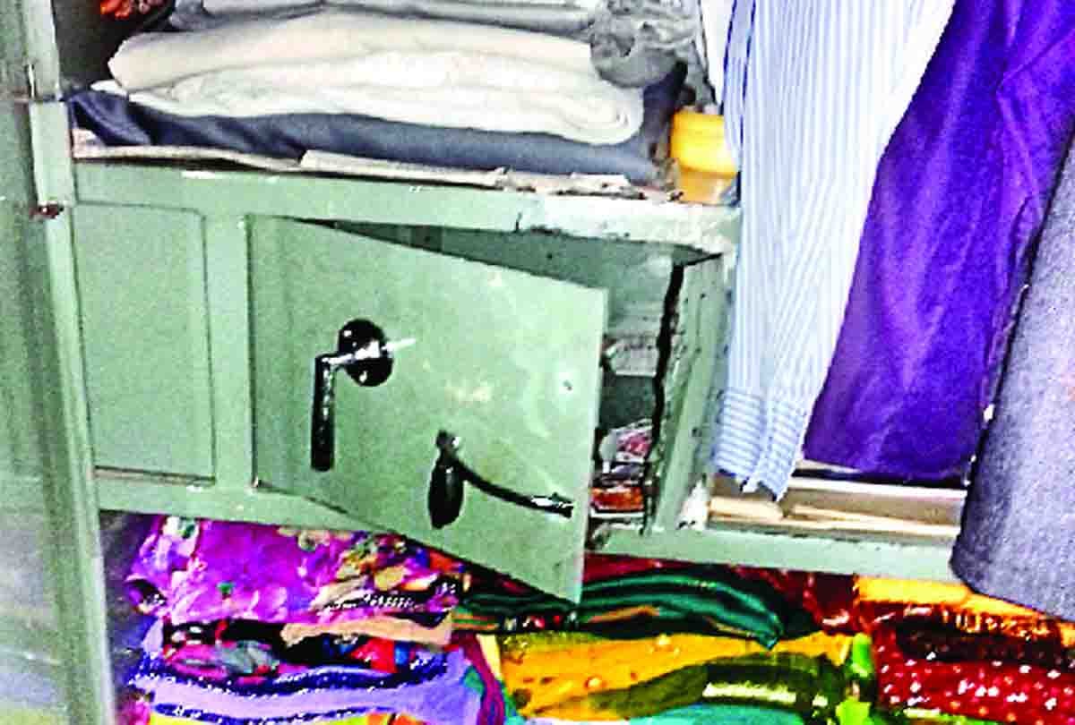 Jewelry worth twenty lakhs stolen from farmer's house at fatehpur