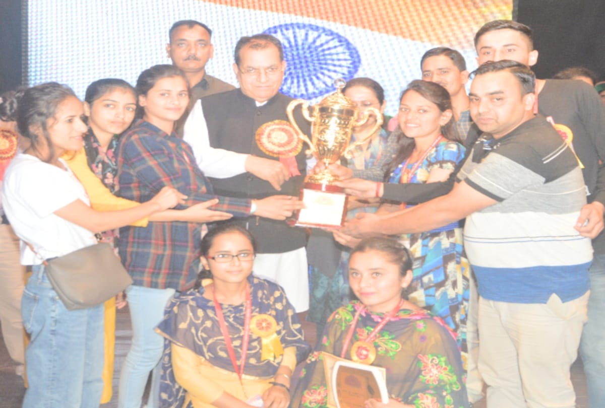 Students of school and colleges, employees also honored with Rajbhasha Award in Shimla