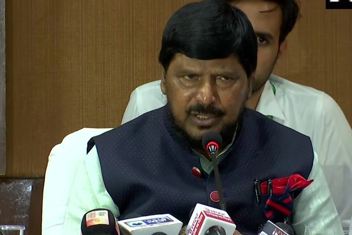 Rahul Gandhi cannot manage his party well, how would he govern the country says Ramdas Athawale