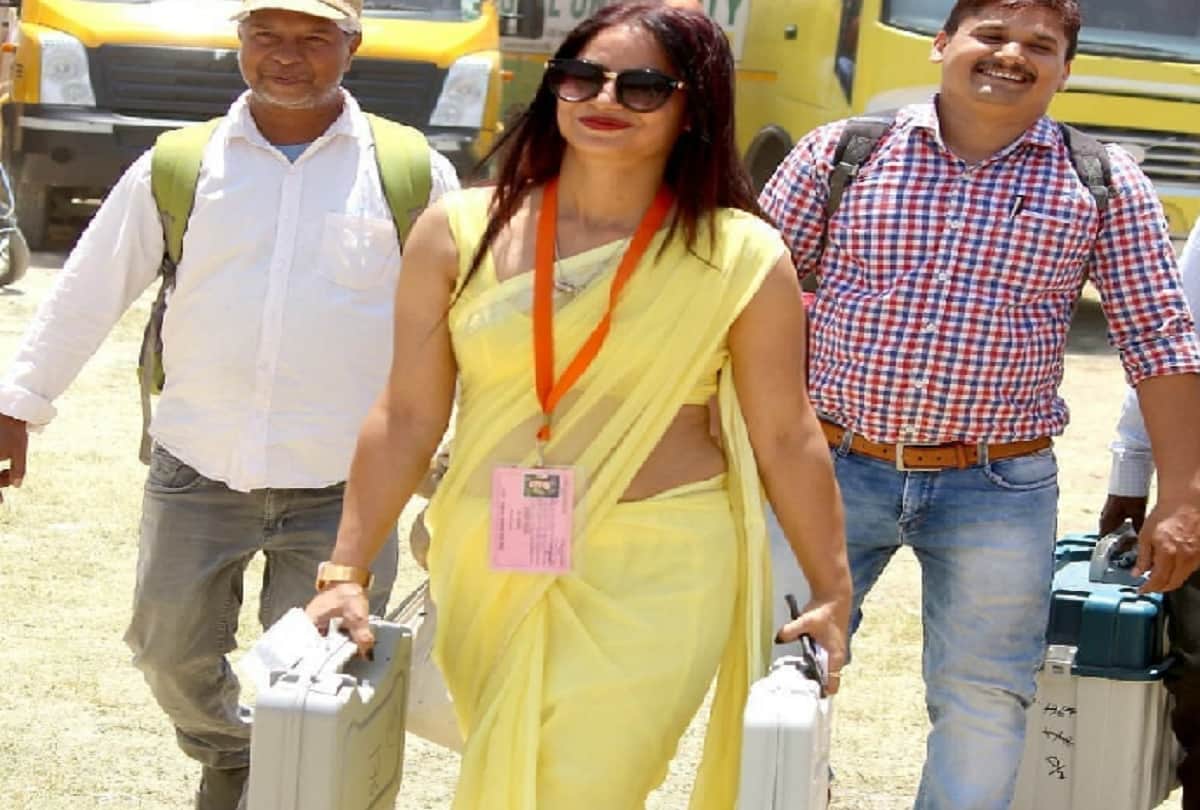 Lady polling officer Reena Dwivedi skirt picture viral know about her