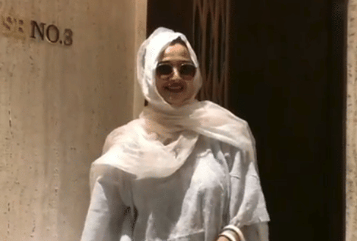 Bollywood News: Rekha Spotted Outside Manish Malhotra House