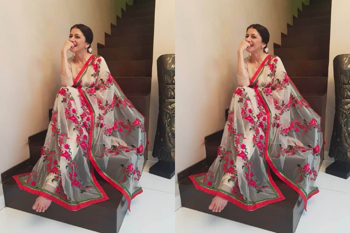 maine pyaar kiya actress 50 years old bhagyashree looks gorgeous in every look