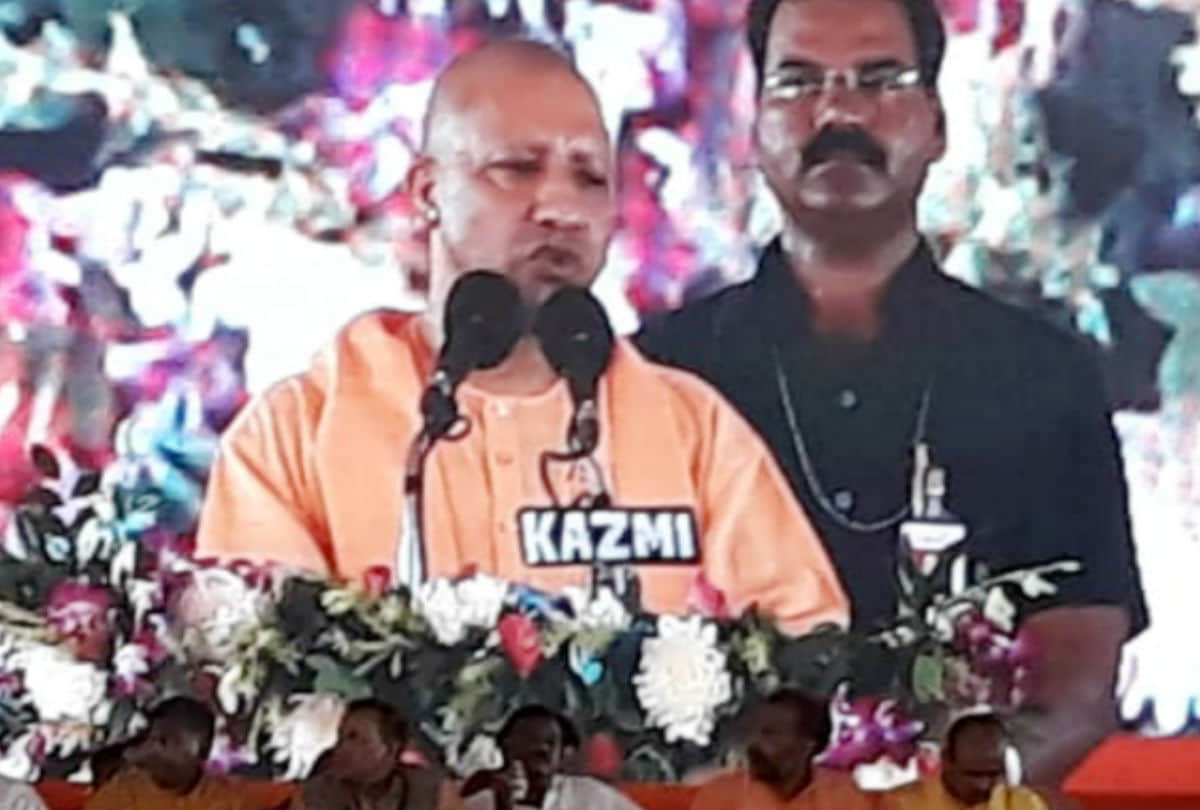 asha workers created ruckus in Yogi Adityanath program In firozabad